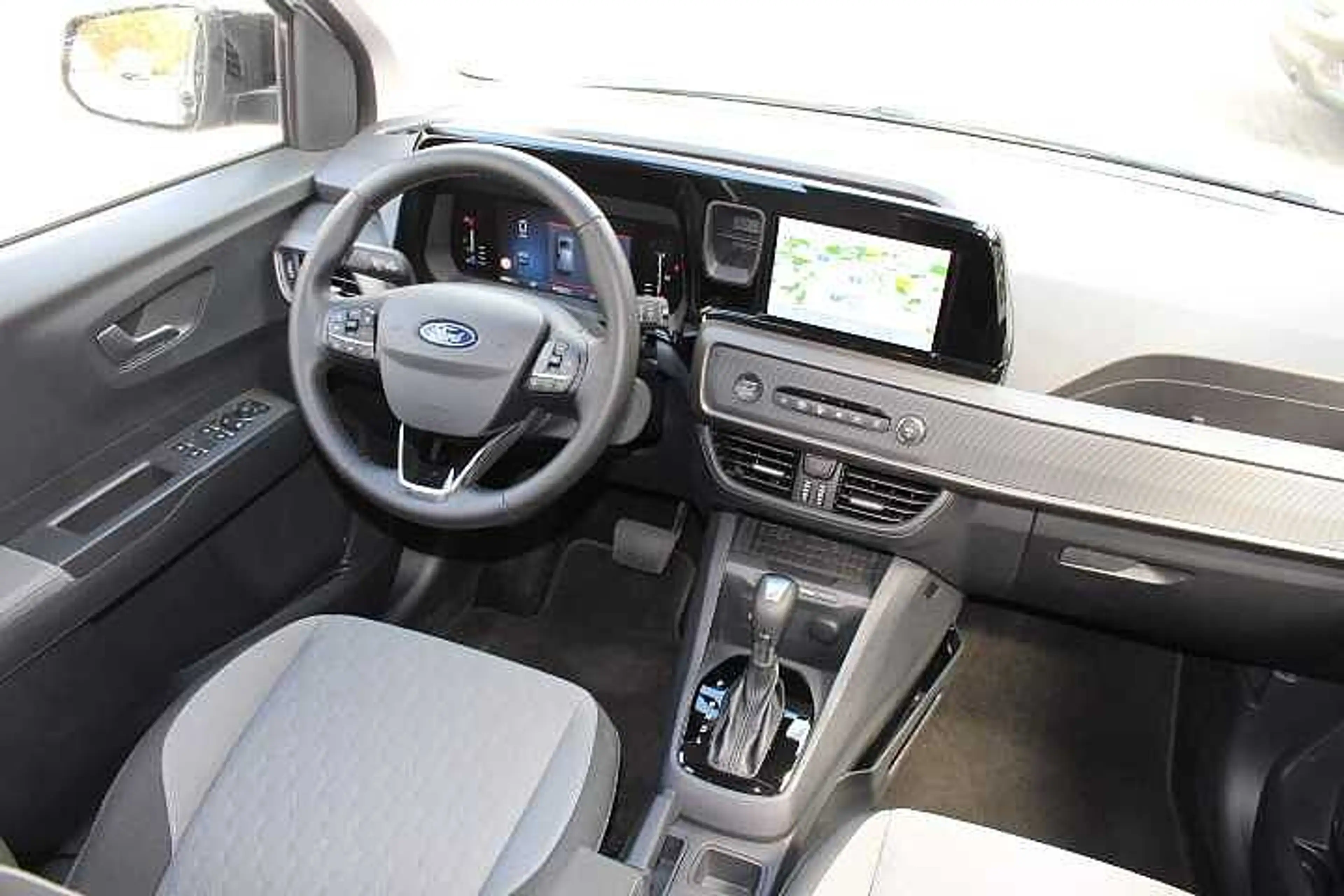 Ford Tourneo Courier Titanium — photo 11