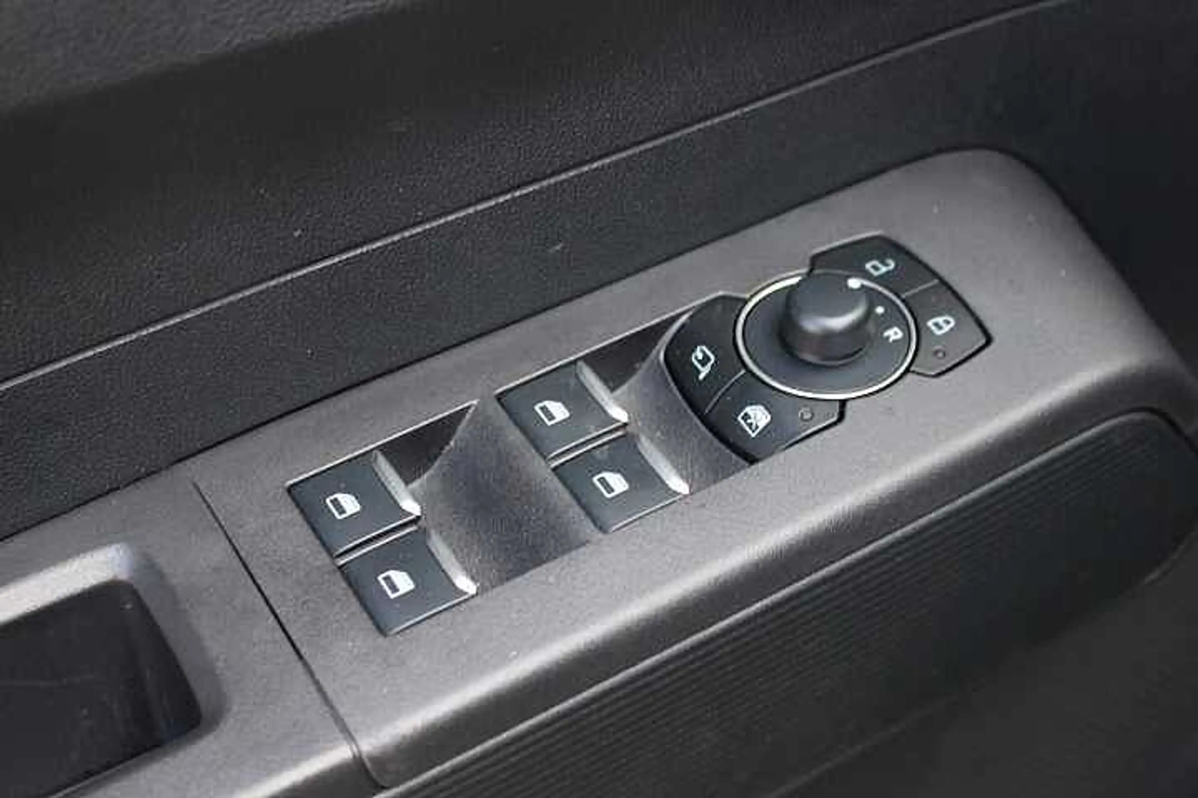 Ford Tourneo Courier Titanium — photo 22