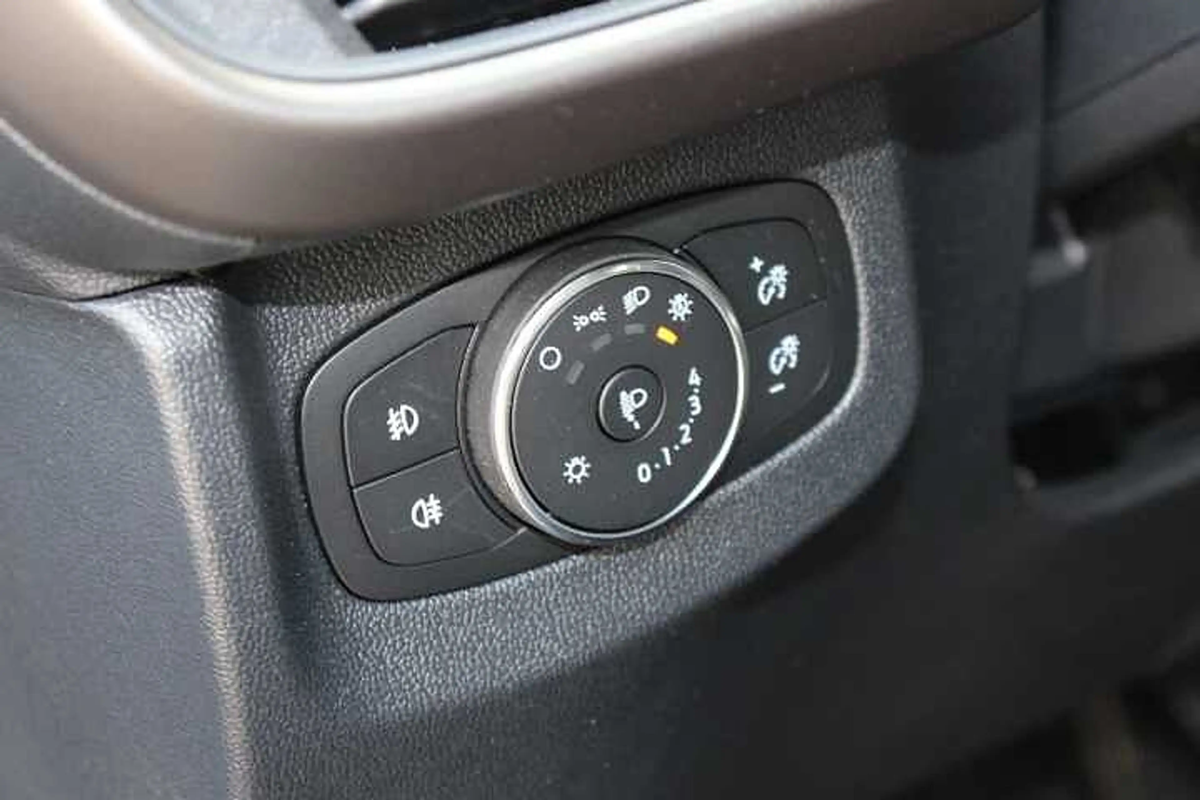 Ford Tourneo Courier Titanium — photo 23