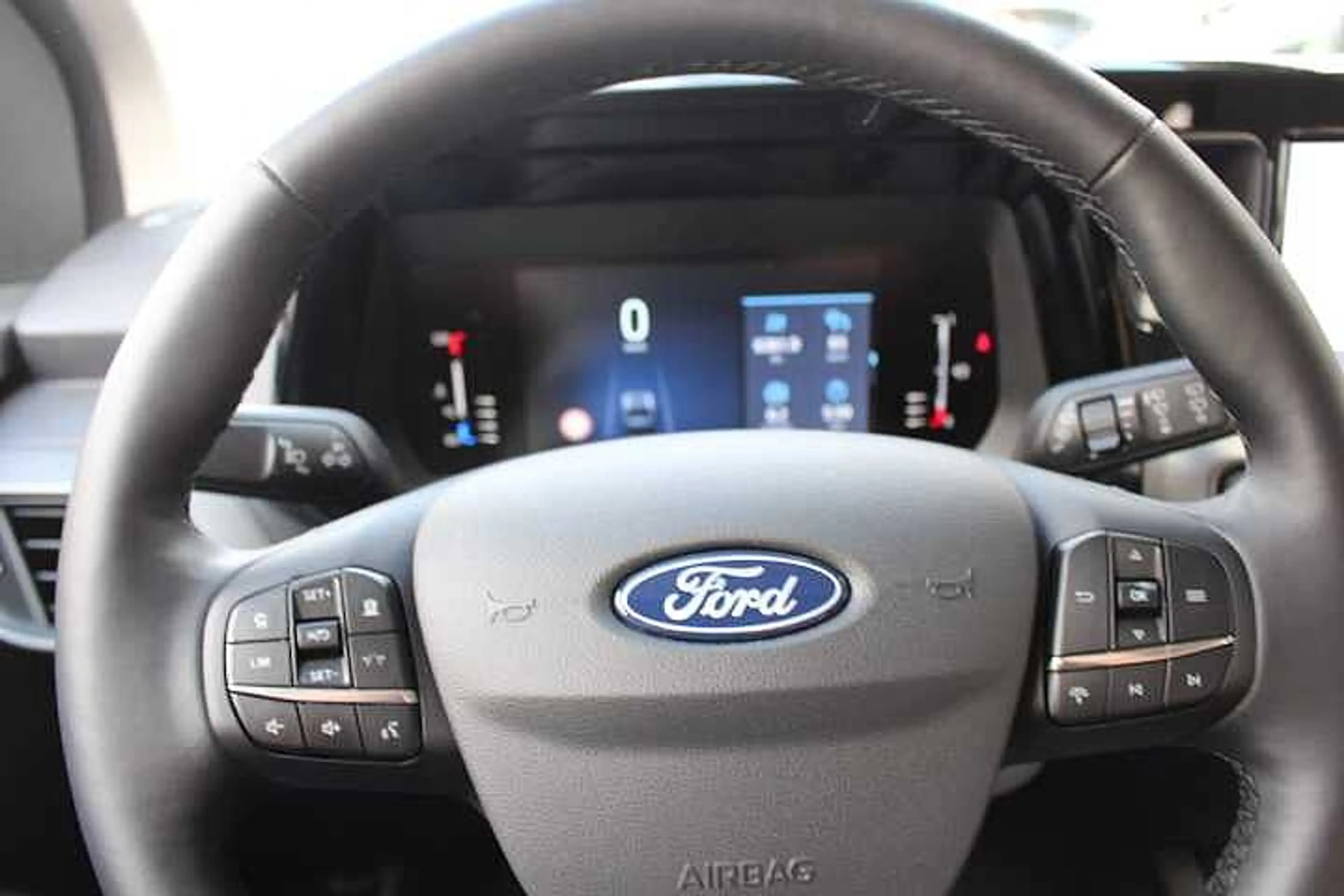 Ford Tourneo Courier Titanium — photo 5