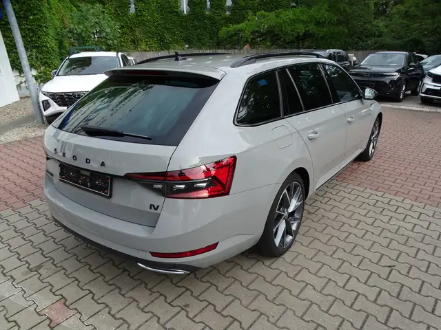 Skoda Superb view 5