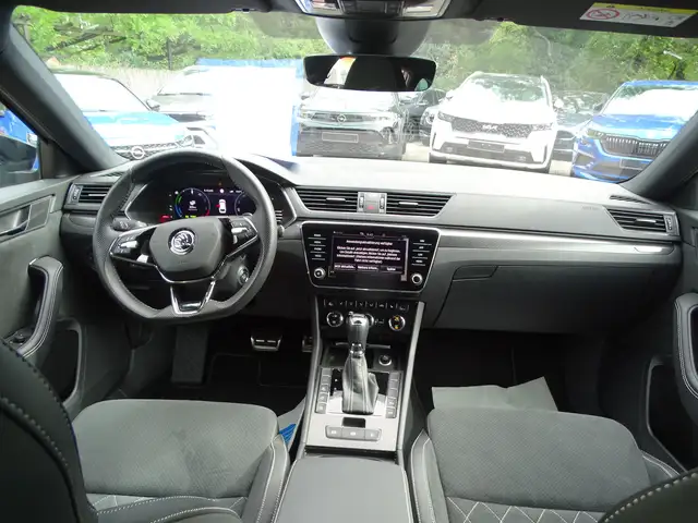 Skoda Superb view 8