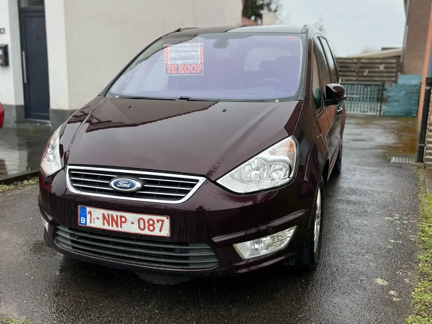 Ford Galaxy II 2.0 Met roze papier - 1