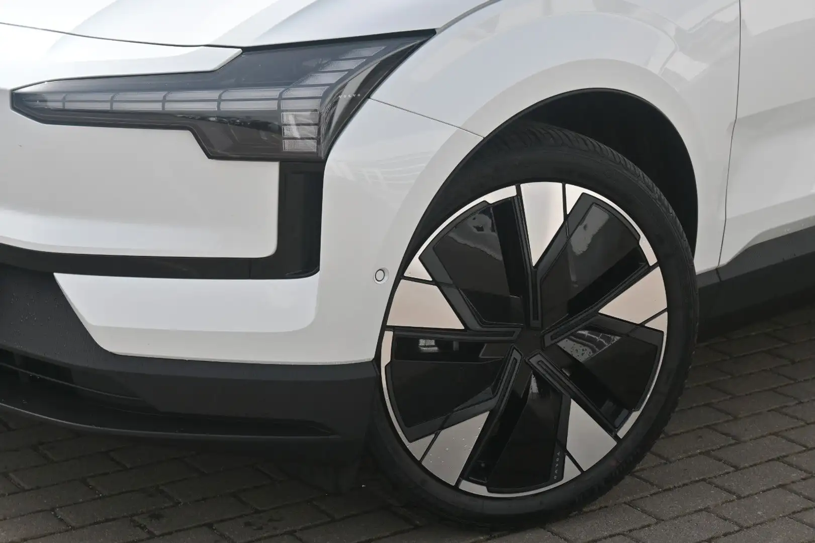 Volvo EX30 Single Motor Extended Range Ultra Weiß - 2
