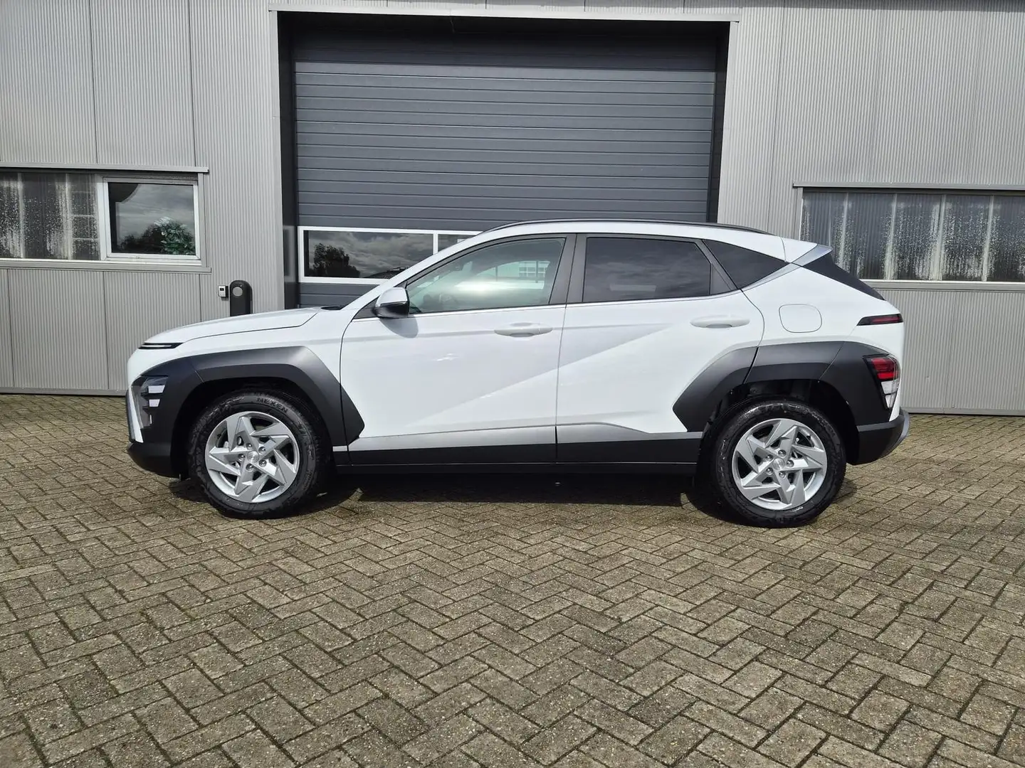 Hyundai KONA Trend 1.6 T-GDI 150PS Automatik Voll-LED-Schein... Weiß - 2