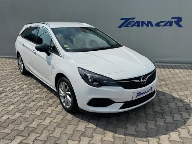 Opel Astra view 4