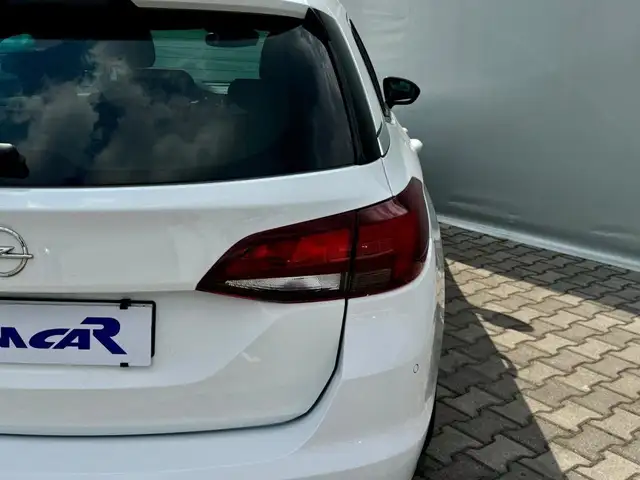 Opel Astra view 13