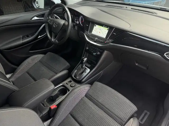 Opel Astra view 5