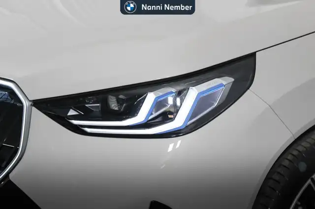 BMW X3 view 5