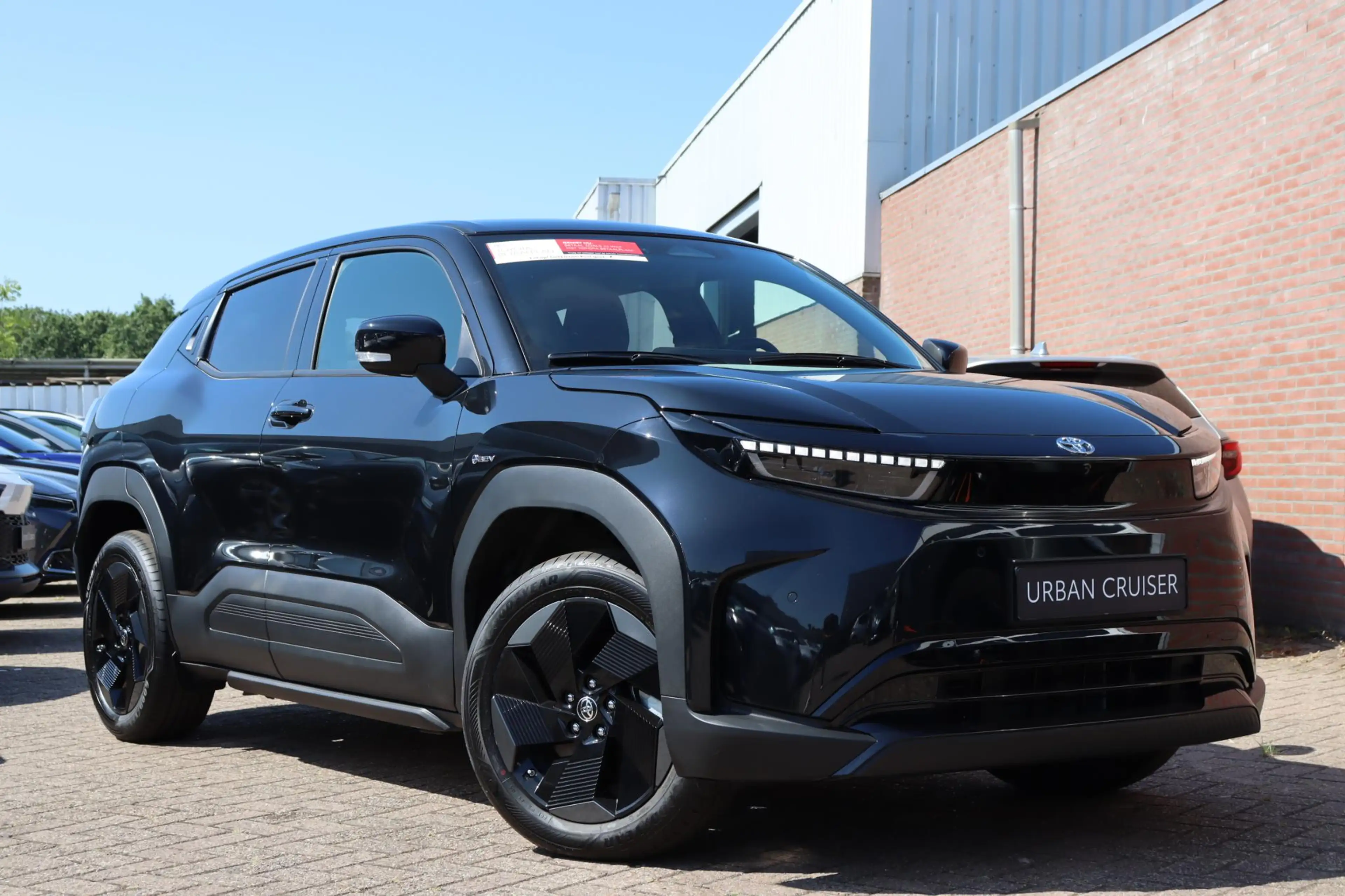 Toyota Urban Cruiser Dynamic 61 kWh | Nieuw, in mei leverbaar met €1500 — photo 6
