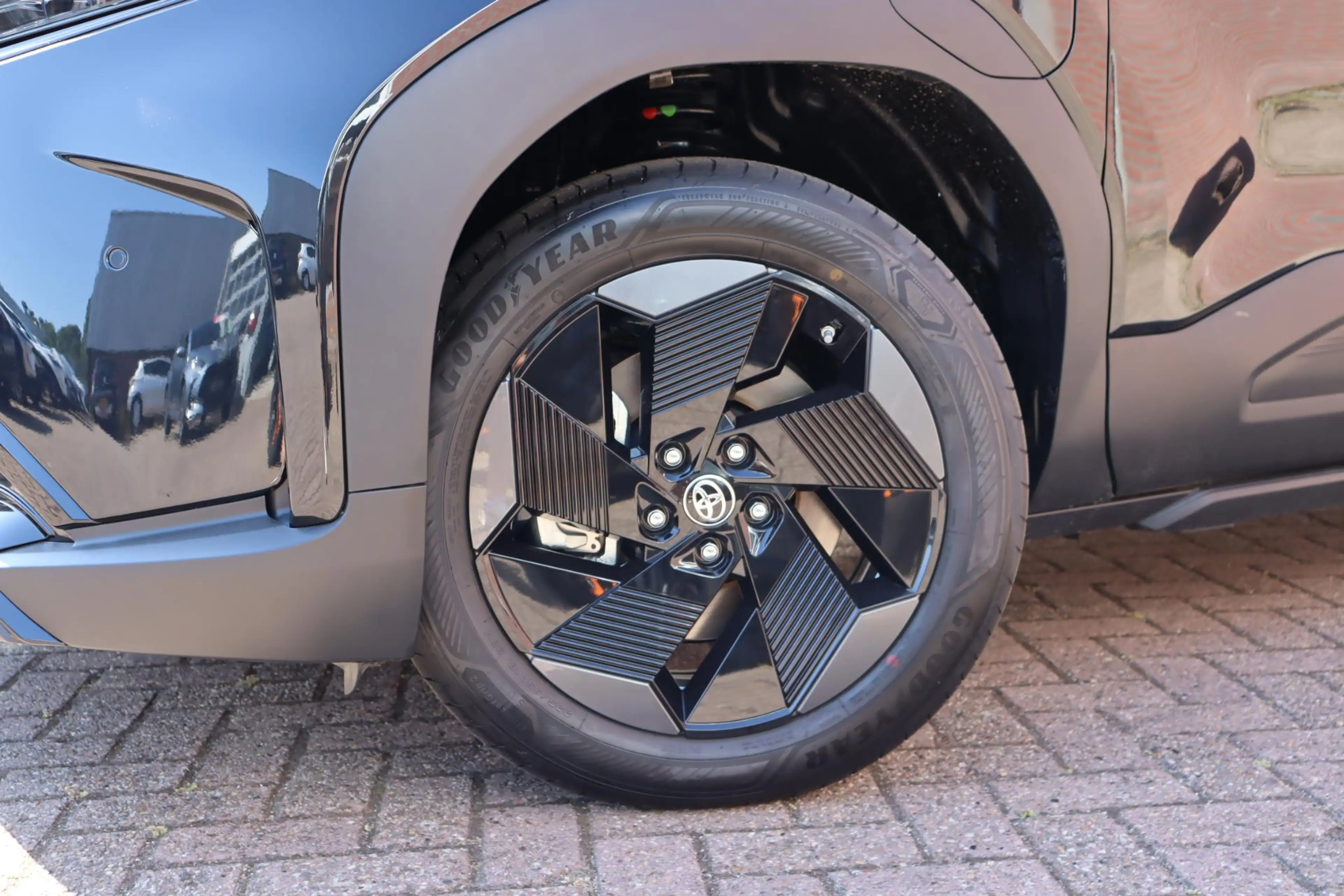 Toyota Urban Cruiser Dynamic 61 kWh | Nieuw, in mei leverbaar met €1500 — photo 12