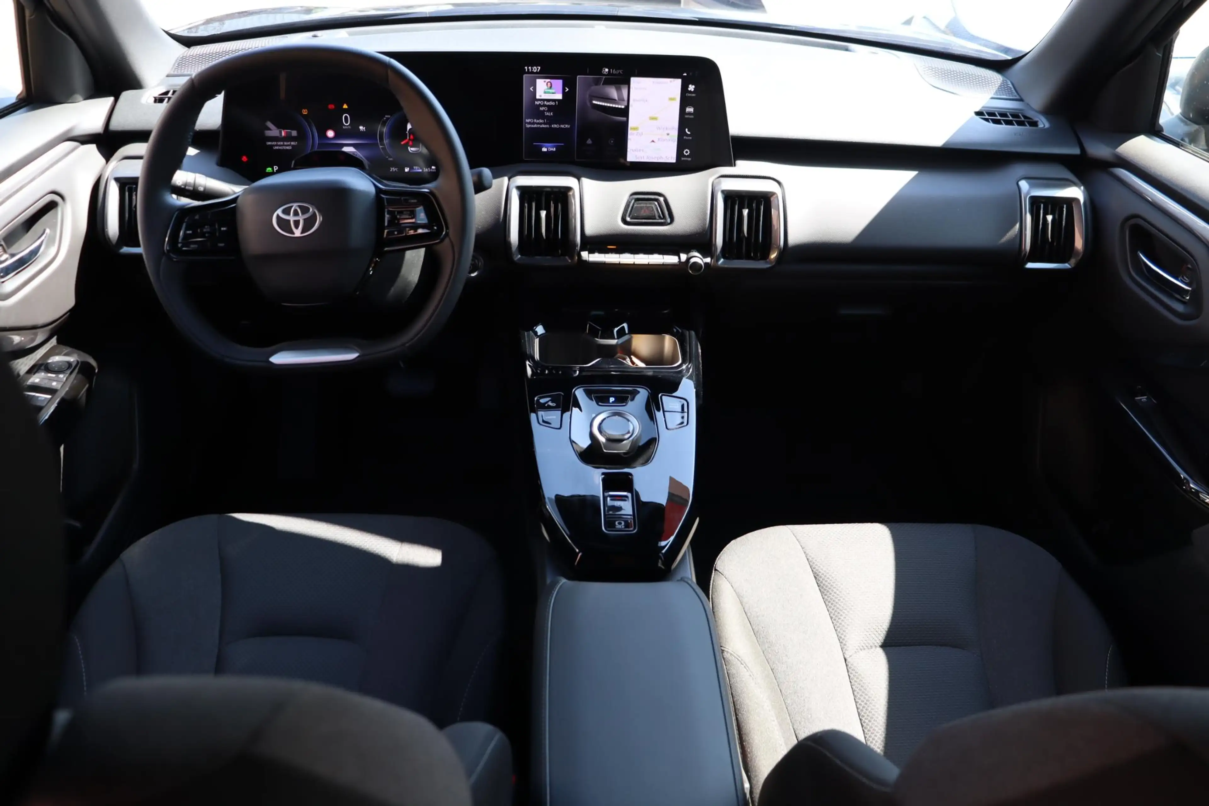 Toyota Urban Cruiser Dynamic 61 kWh | Nieuw, in mei leverbaar met €1500 — photo 3