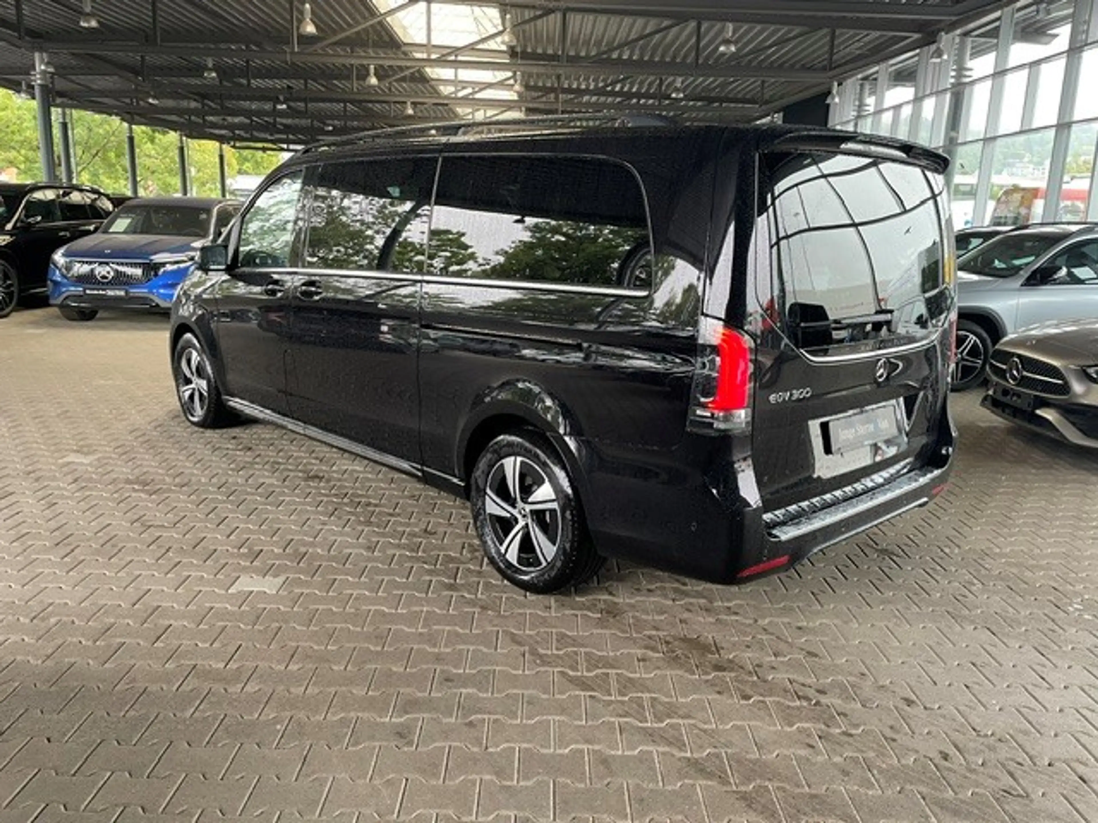 Mercedes-Benz EQV 300 EXTRALANG/AMG/AIRMATIC/MBUX/360°/DISTRONIC/LEDER — photo 6