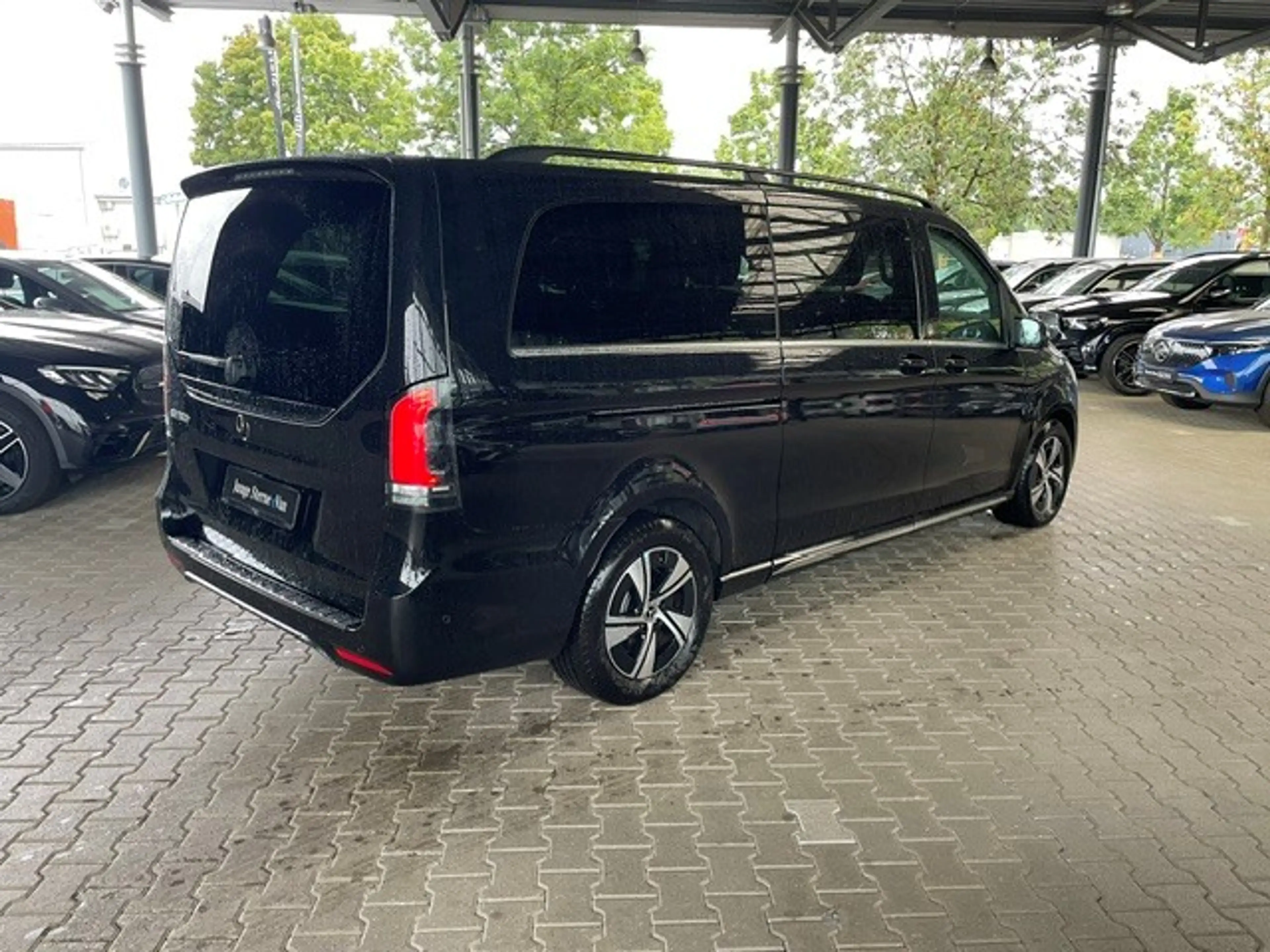Mercedes-Benz EQV 300 EXTRALANG/AMG/AIRMATIC/MBUX/360°/DISTRONIC/LEDER — photo 5