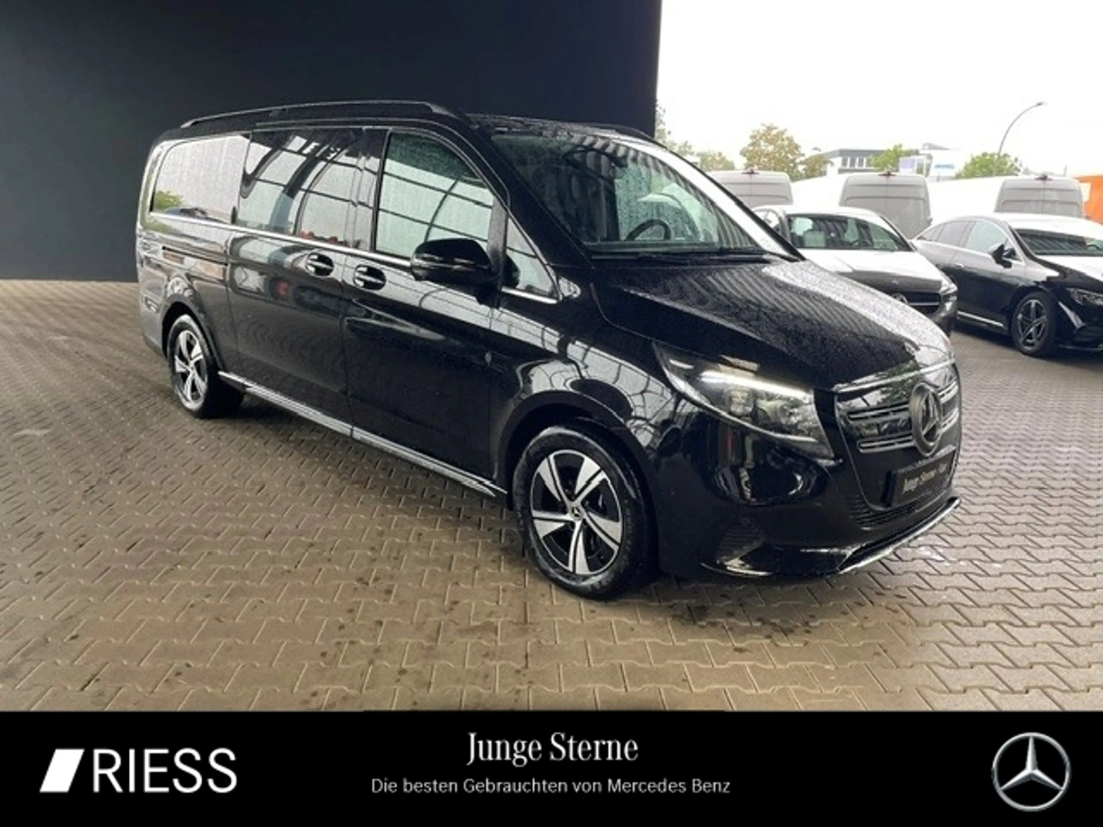 Mercedes-Benz EQV 300 EXTRALANG/AMG/AIRMATIC/MBUX/360°/DISTRONIC/LEDER