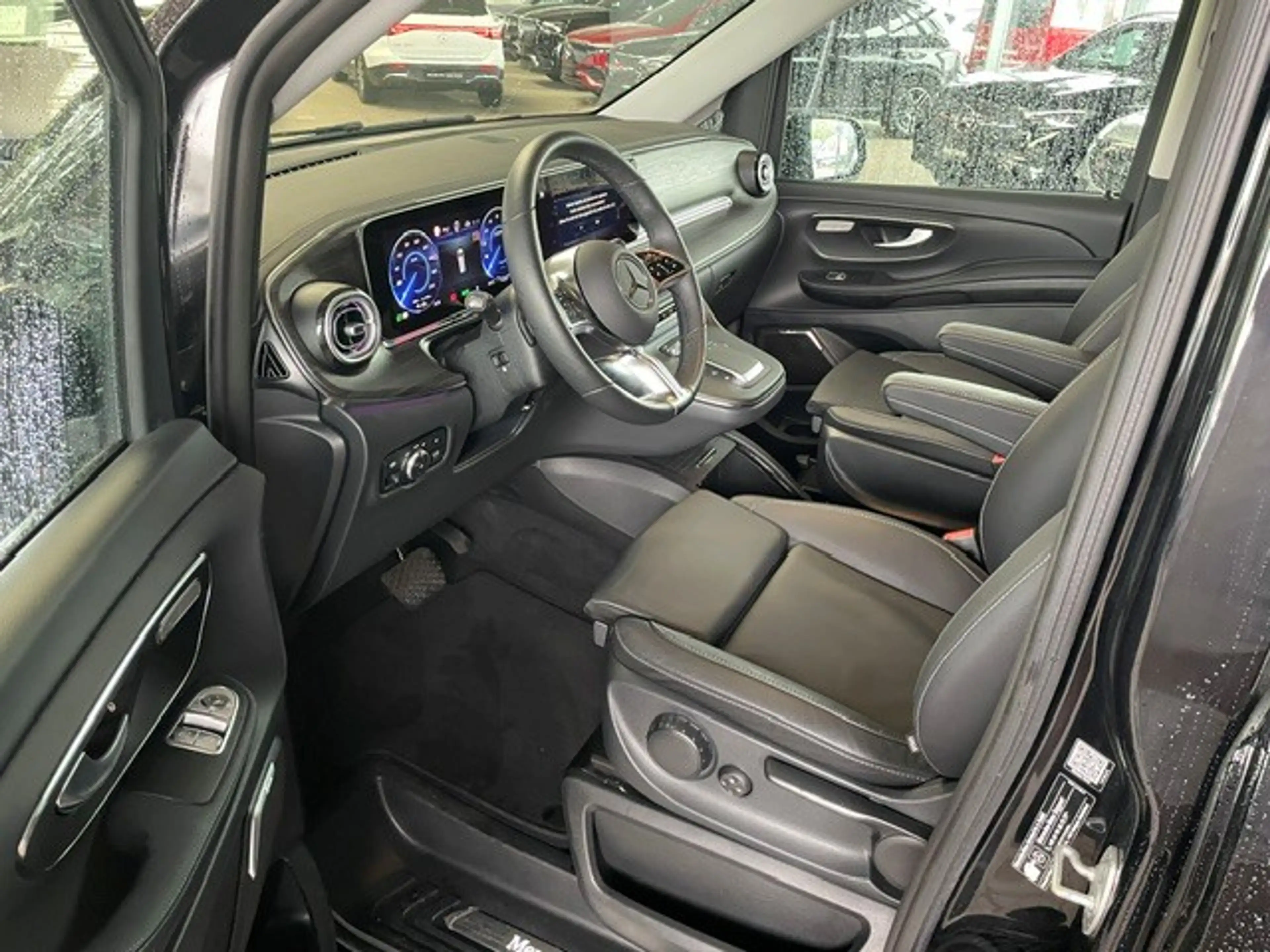 Mercedes-Benz EQV 300 EXTRALANG/AMG/AIRMATIC/MBUX/360°/DISTRONIC/LEDER — photo 13