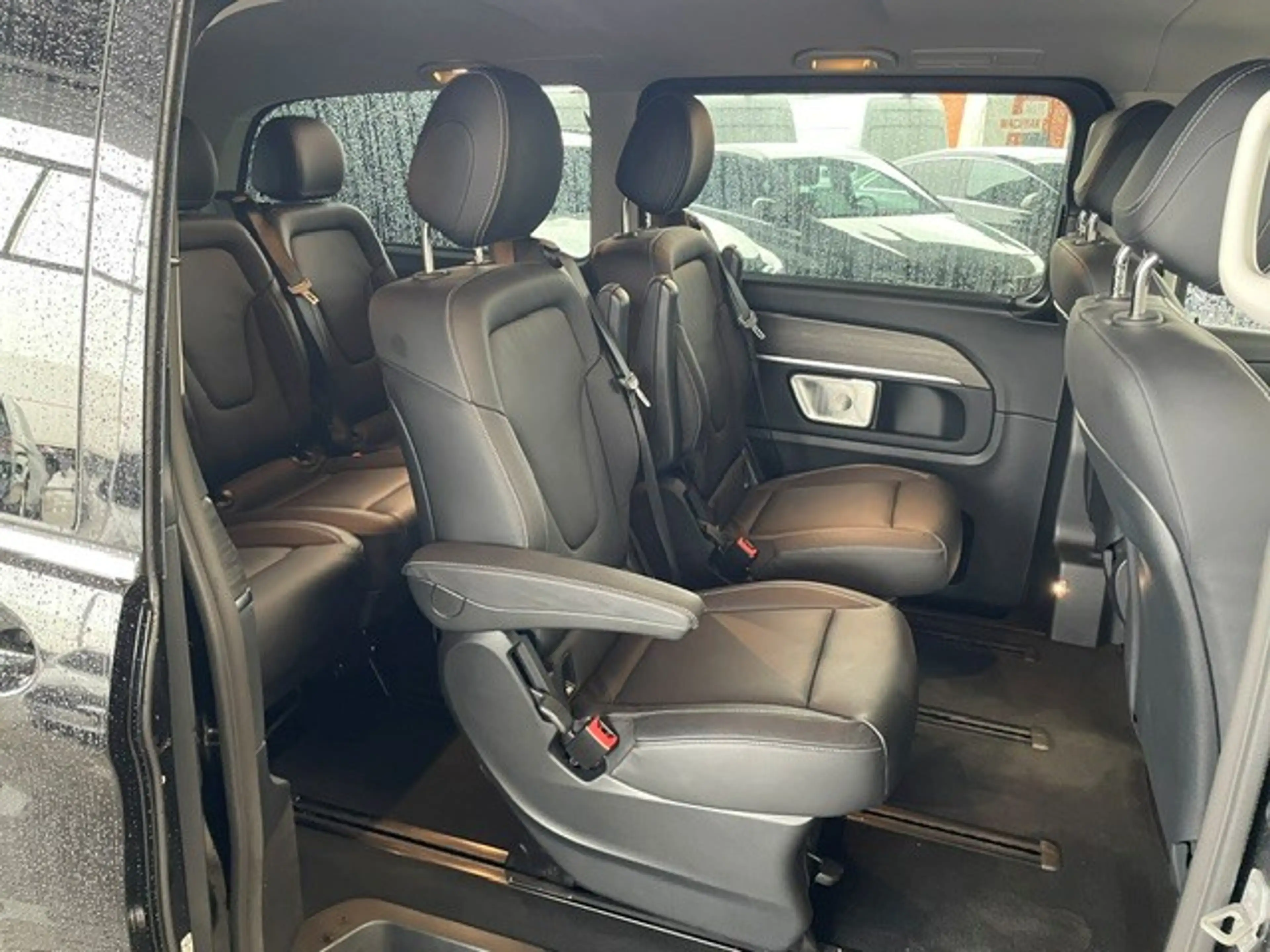 Mercedes-Benz EQV 300 EXTRALANG/AMG/AIRMATIC/MBUX/360°/DISTRONIC/LEDER — photo 10