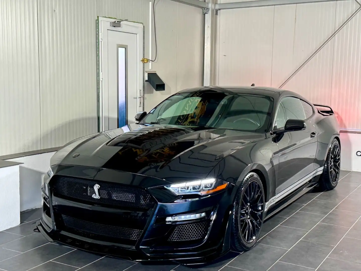 Ford Mustang 5.0 V8 BLACK BEAST-SHELBY GT.500 PAKET Schwarz - 2