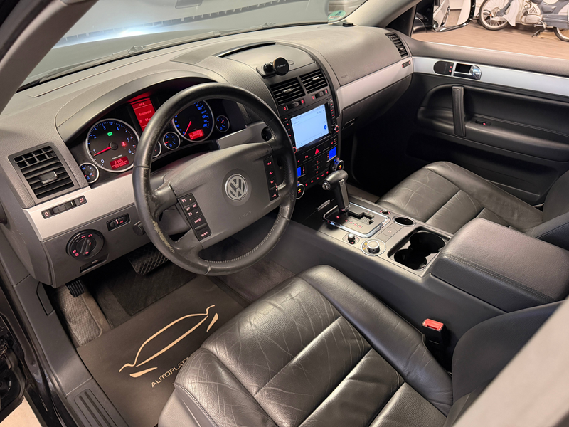 Volkswagen Touareg 3.0 V6 TDI /LEDER/AHK/PDC/NAVI/RFK/XENON — photo 13