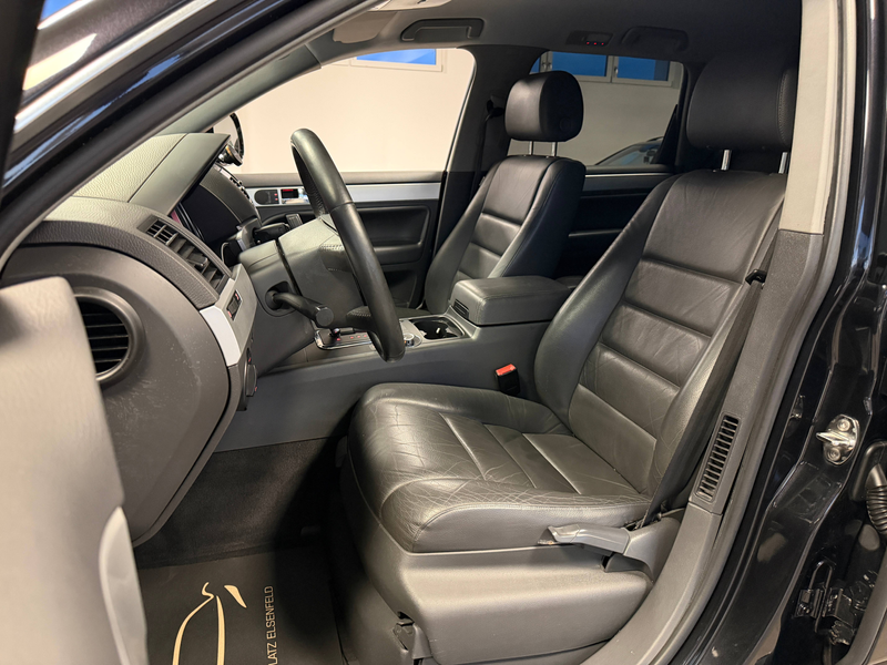 Volkswagen Touareg 3.0 V6 TDI /LEDER/AHK/PDC/NAVI/RFK/XENON — photo 12