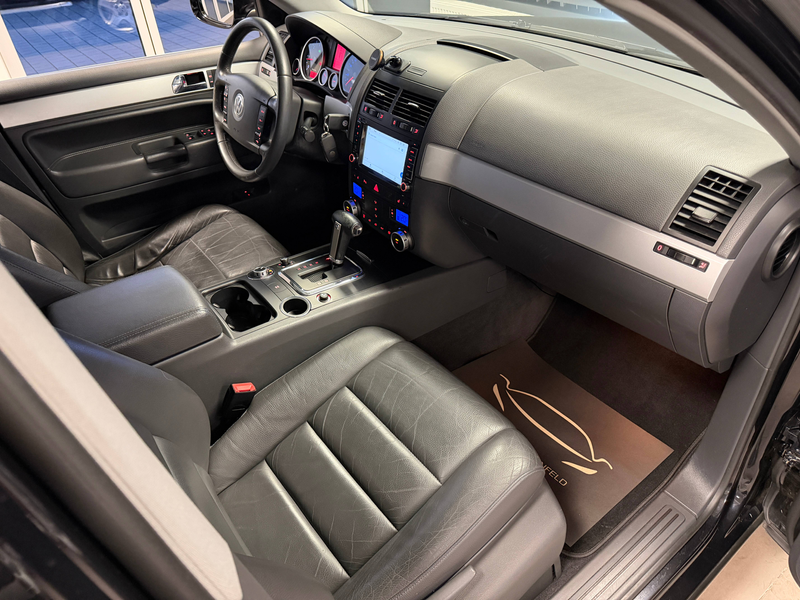 Volkswagen Touareg 3.0 V6 TDI /LEDER/AHK/PDC/NAVI/RFK/XENON — photo 15
