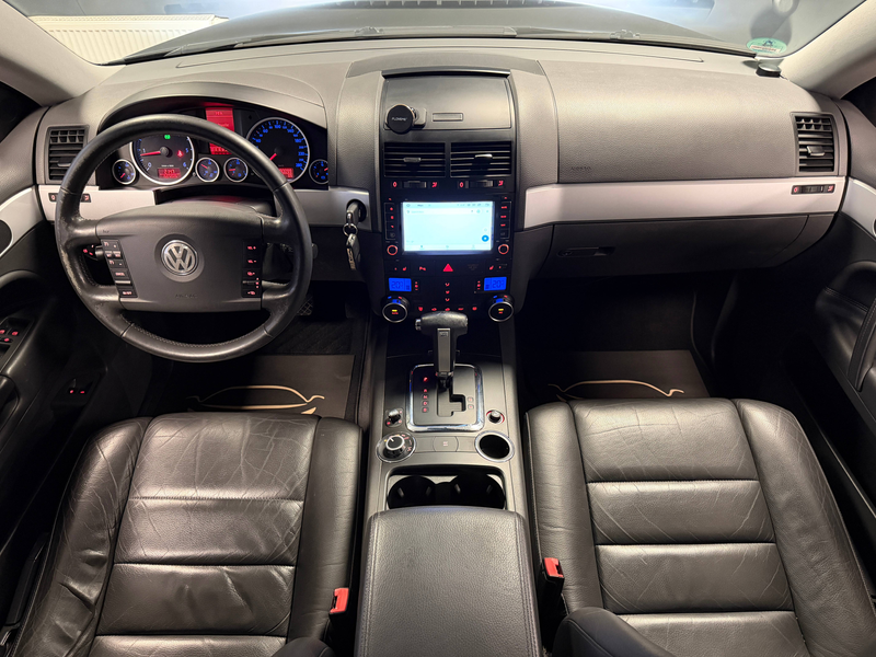 Volkswagen Touareg 3.0 V6 TDI /LEDER/AHK/PDC/NAVI/RFK/XENON — photo 14