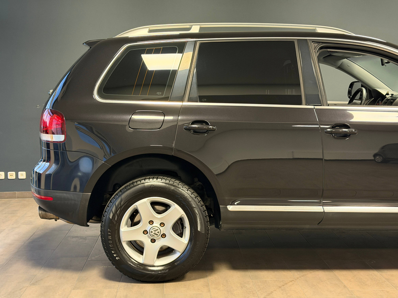 Volkswagen Touareg 3.0 V6 TDI /LEDER/AHK/PDC/NAVI/RFK/XENON — photo 10