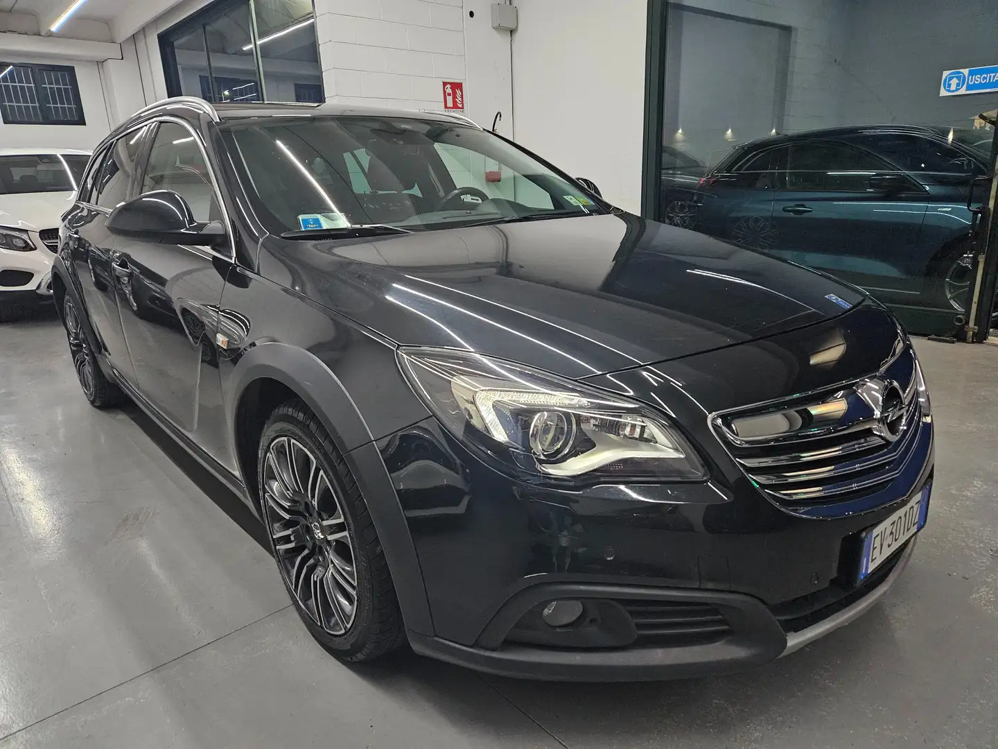Opel Insignia Country Tourer 2.0 cdti  4x4 163cv auto Noir - 1