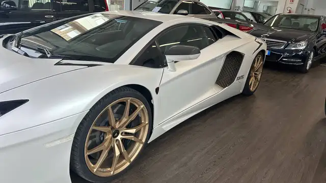 Lamborghini Aventador view 20