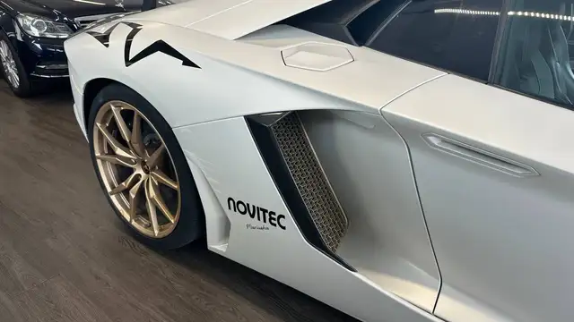Lamborghini Aventador view 26