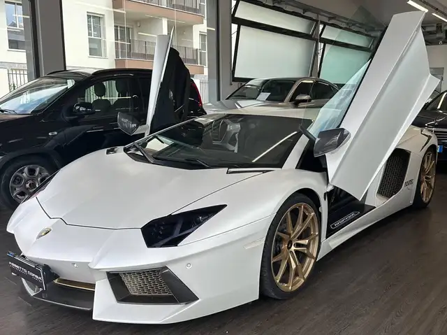Lamborghini Aventador view 8