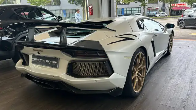 Lamborghini Aventador view 27