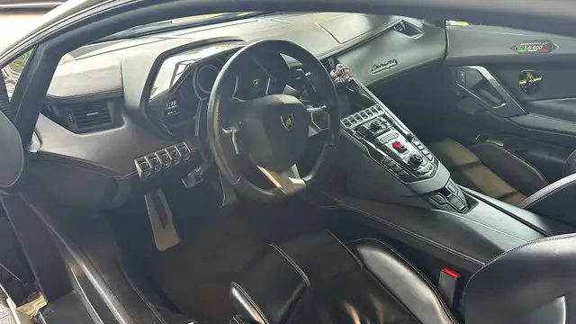 Lamborghini Aventador view 9