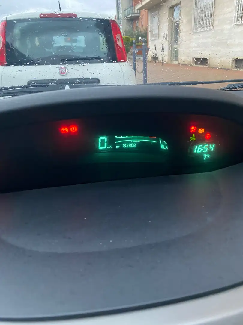 Toyota Yaris Yaris II 2010 3p 1.0 Now Gpl Сірий - 2