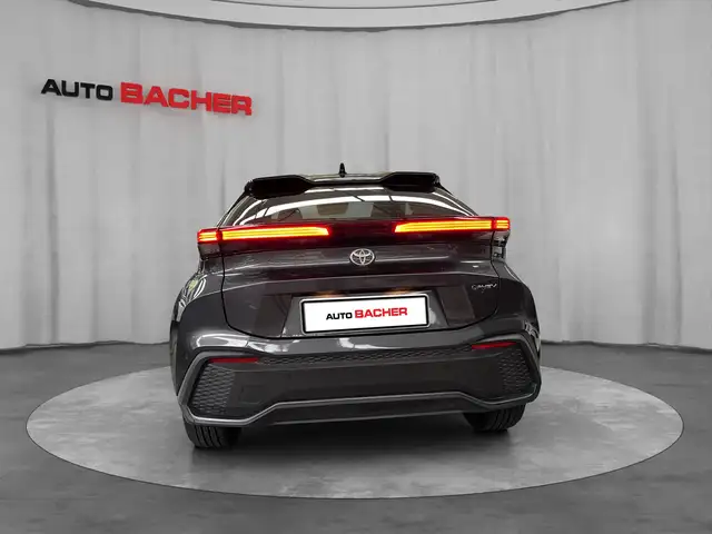 Toyota C-HR view 4
