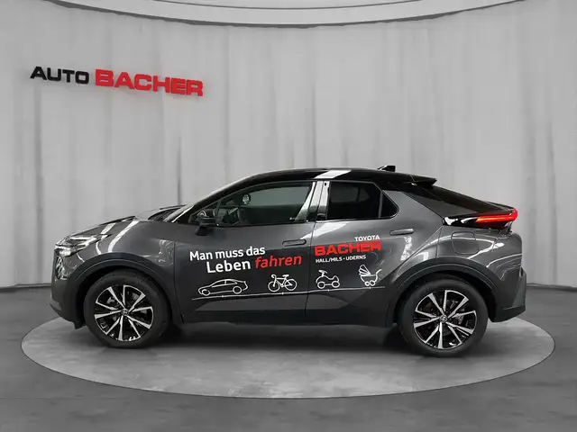 Toyota C-HR view 3