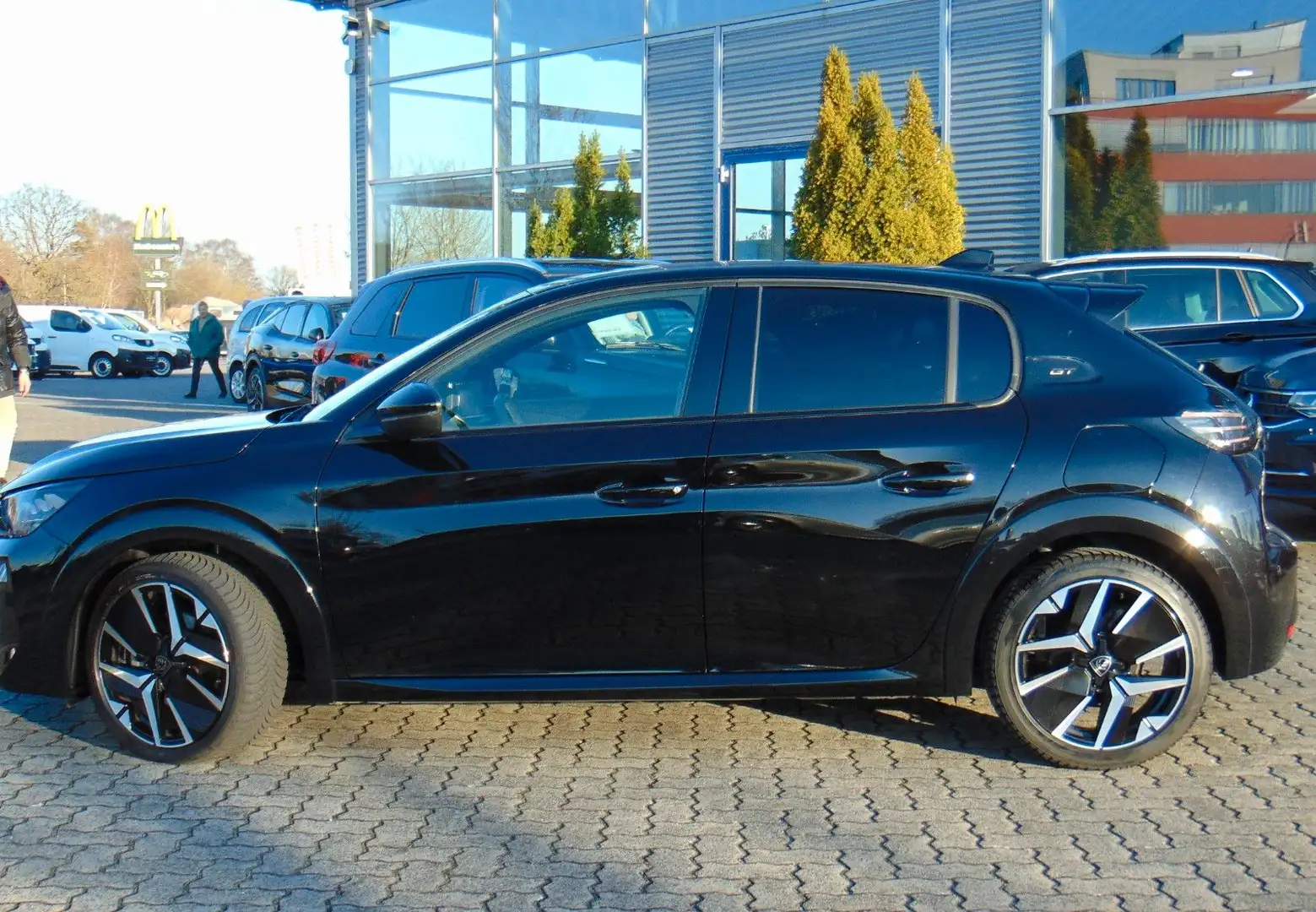 Peugeot 208 Hybrid 145 e-DSC6 GT Schwarz - 2