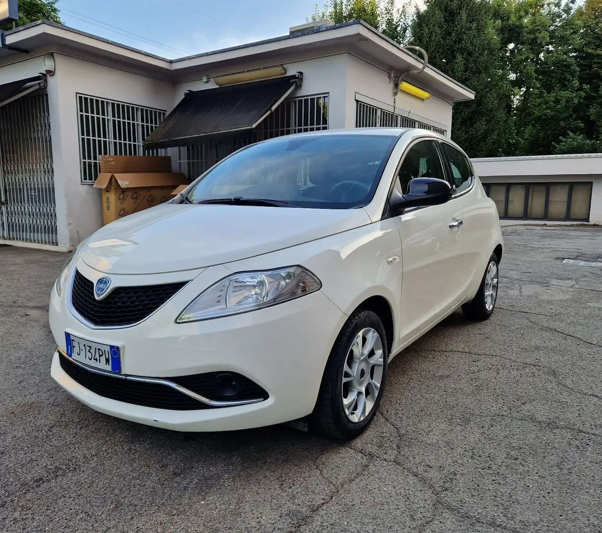 Lancia Ypsilon 1.2 Silver ecochic Gpl 69cv Bianco - 1