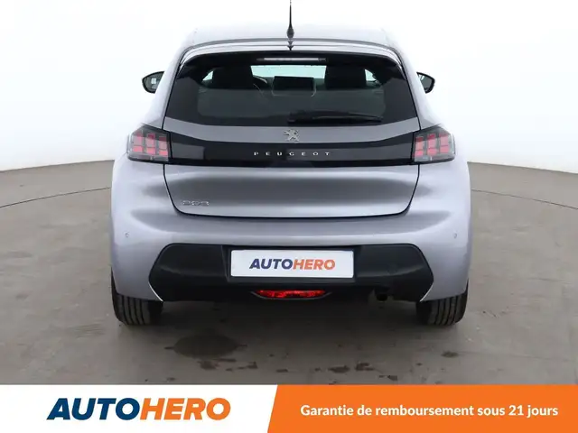 Peugeot 208 view 5