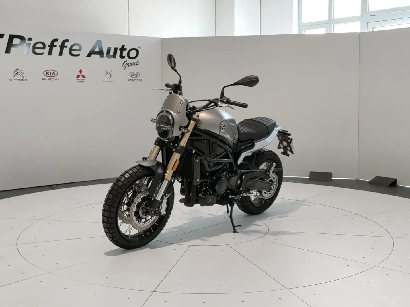 Benelli Leoncino 800 Trail Grigio - 1