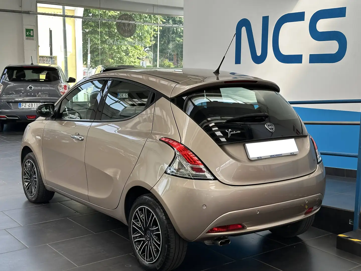 Lancia Ypsilon 1.2 Gold S&S 69CV "10.500 senza vincoli" Oro - 2