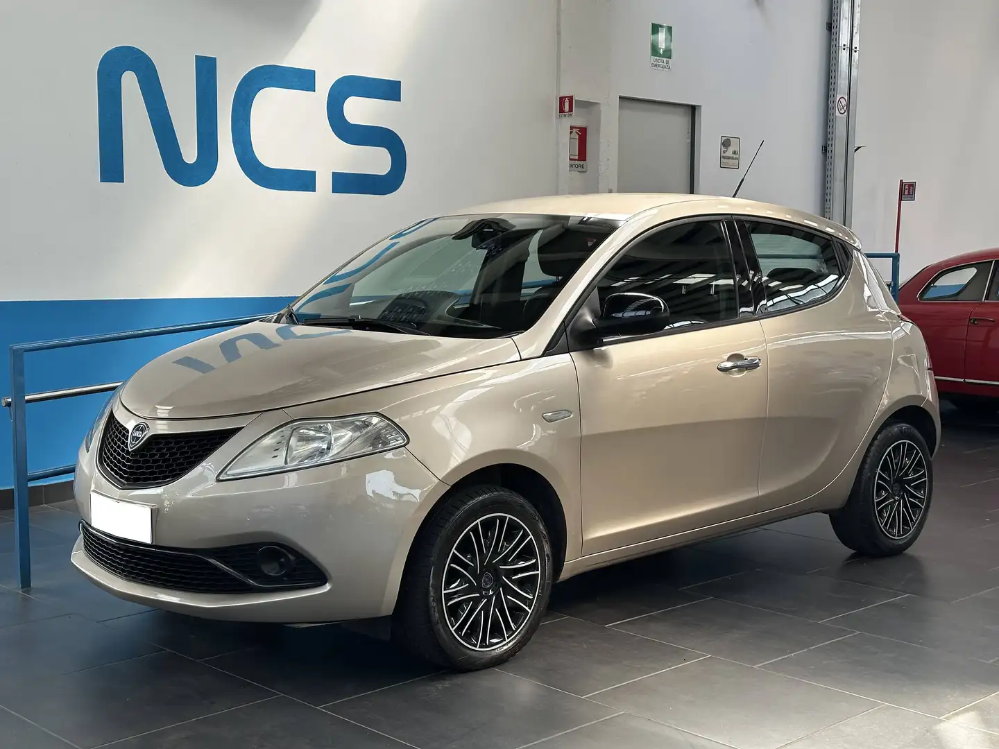 Lancia Ypsilon 1.2 Gold S&S 69CV NEOPATENTATI Oro - 2