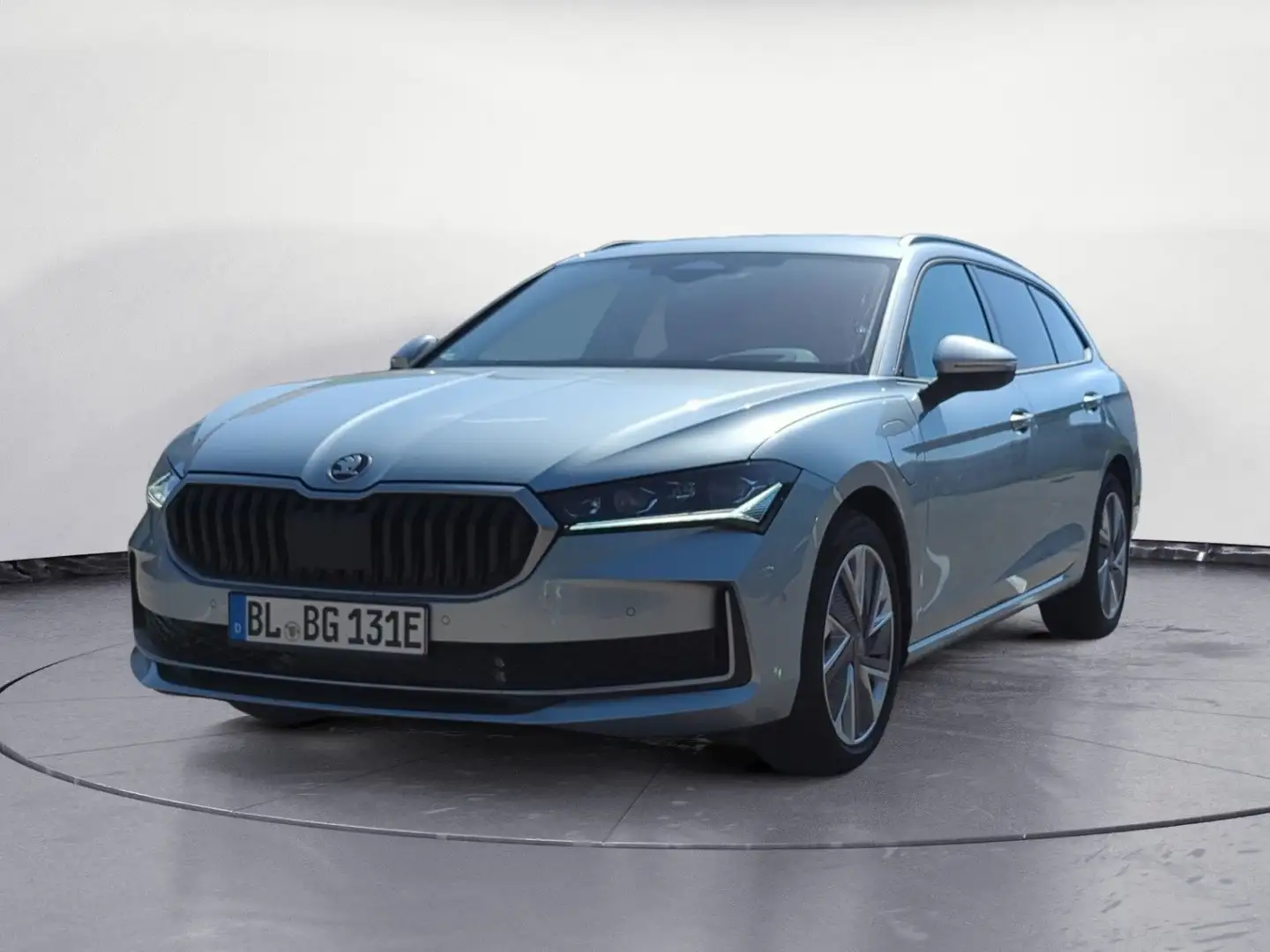 Skoda Superb Combi Selection 1,5 TSI iV Silber - 1