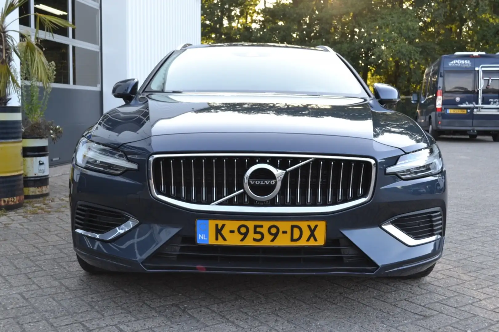 Volvo V60 PHEV 2.0 T8 AWD R. R-Des. Bleu - 2