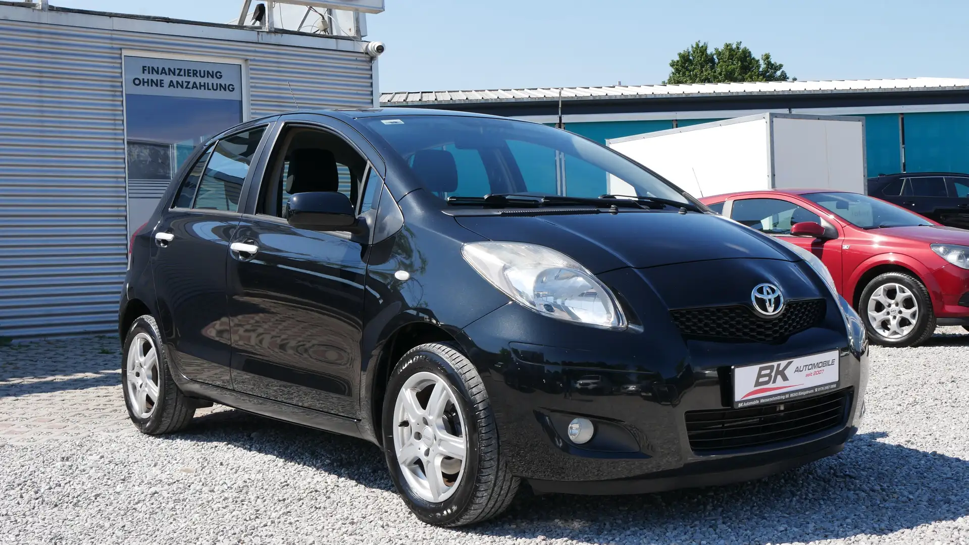 Toyota Yaris Life 1. Hand Scheckheftgepflegt AHK Klimaautomatik Schwarz - 1