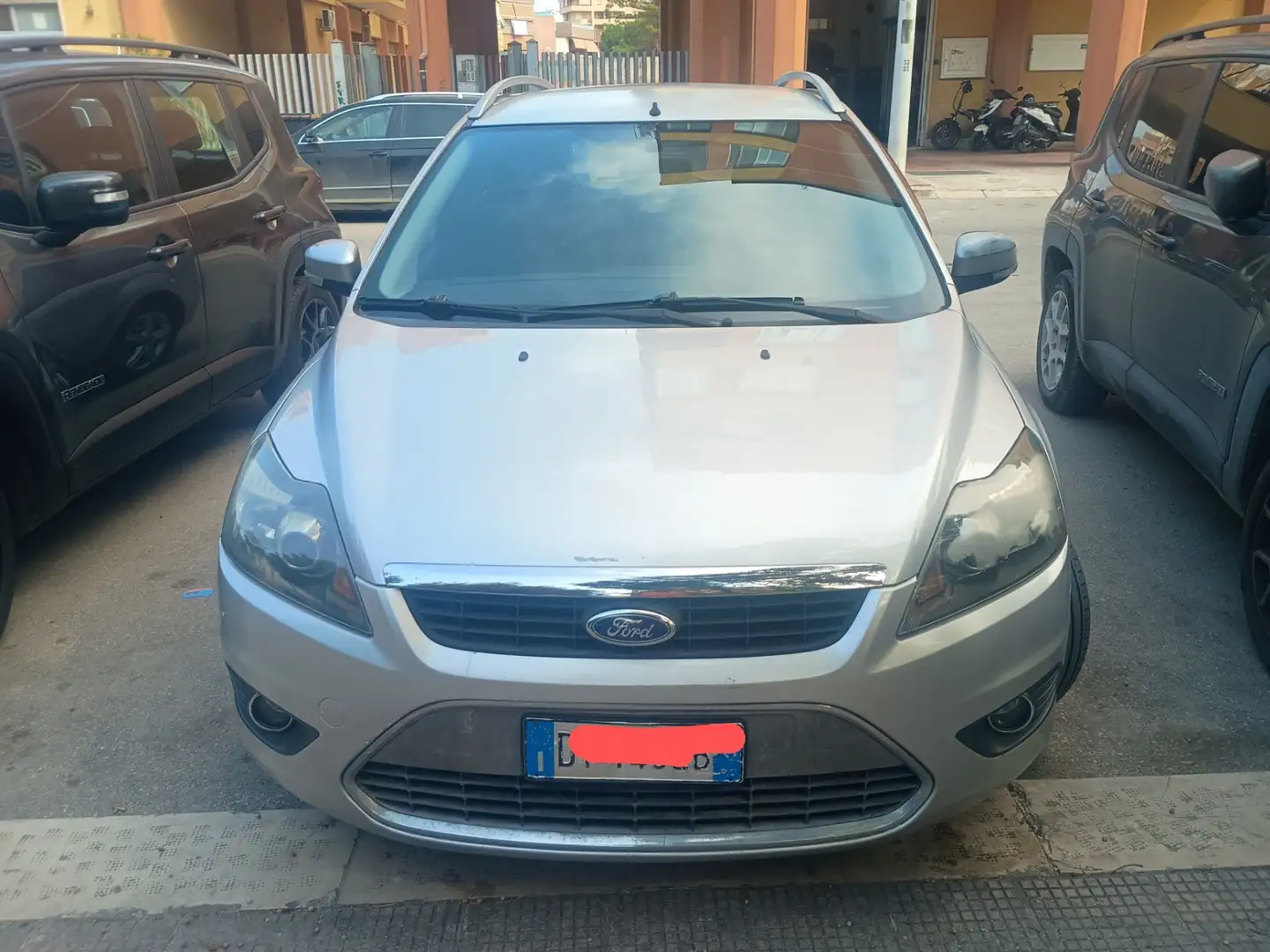 Ford Focus 1.6 TDCi (110CV) SW ECOnetic DPF Argent - 1