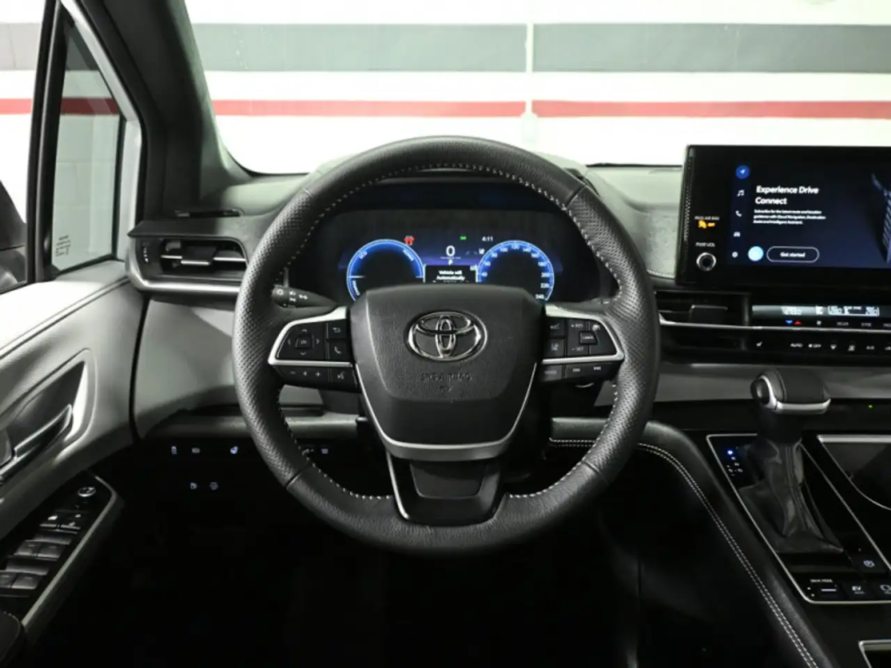 Toyota Sienna снимка Toyota Sienna