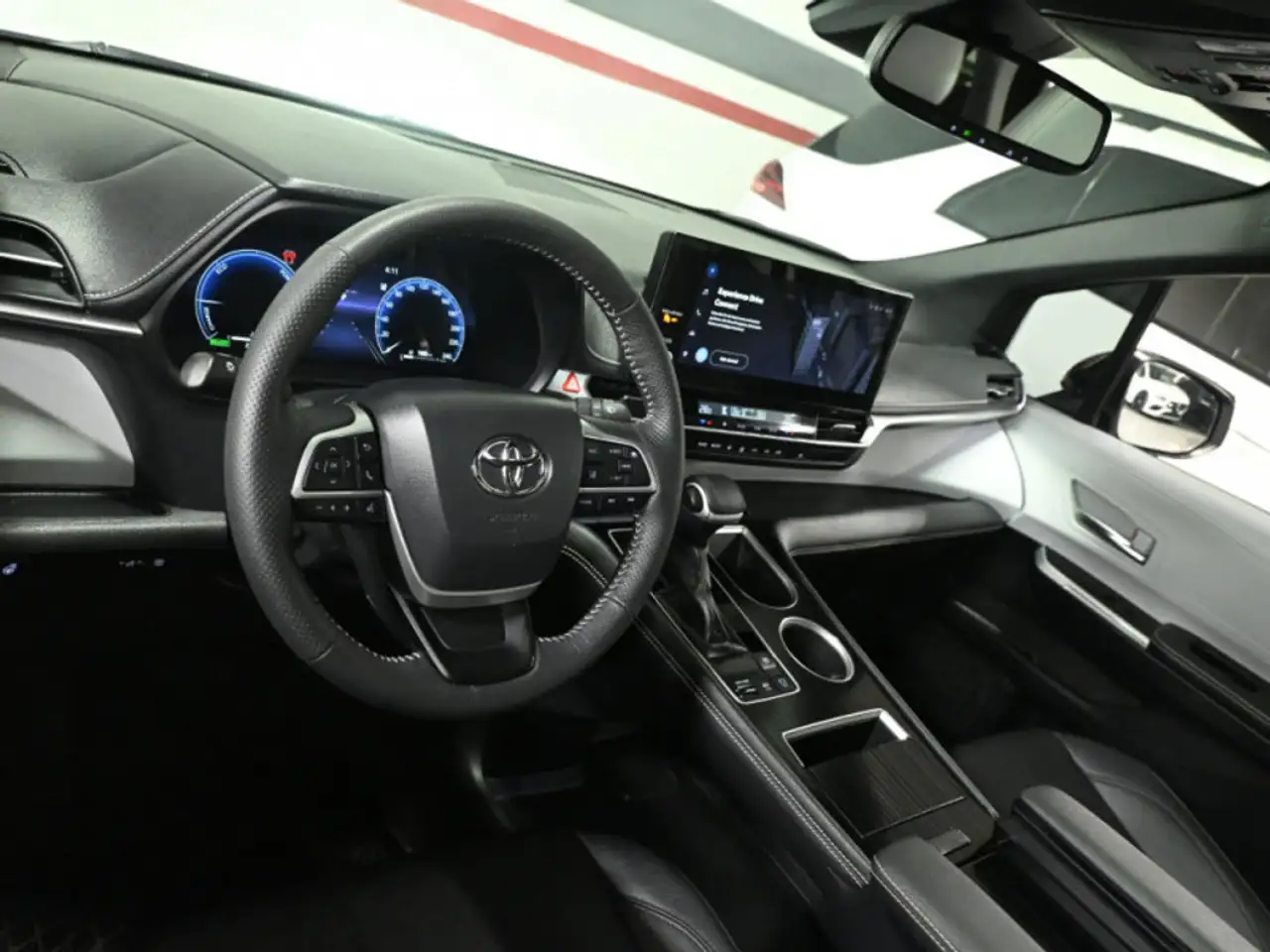 Toyota Sienna снимка Toyota Sienna