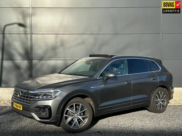 Volkswagen Touareg 3.0 TDI R-Line Panodak | Leder | Clima | Trekhaak