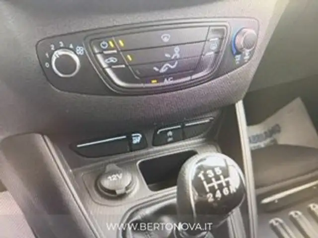 Ford Transit Courier view 8